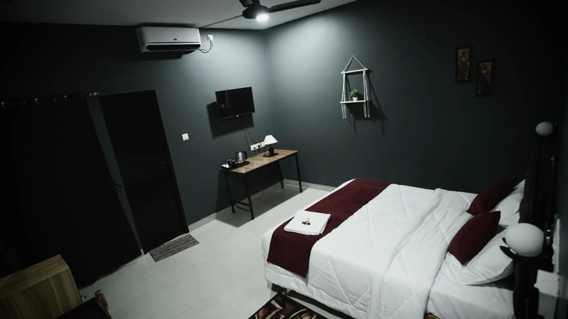 Kottara Cy Suites 0*,